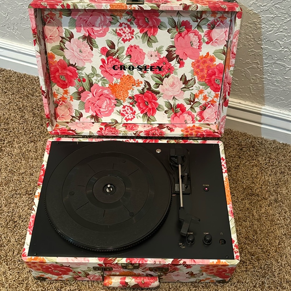 Beautiful record player by Crosey
